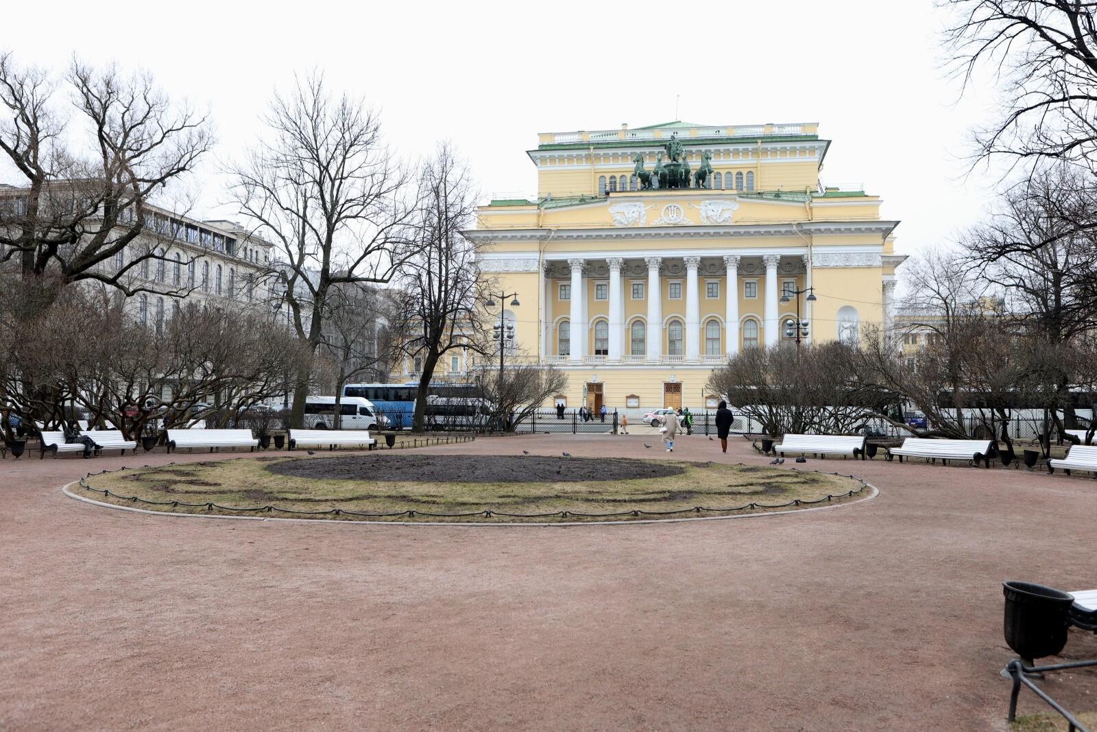 Спектакль «Истории любви» откроет гастроли Московского художественного театра в Санкт-Петербурге