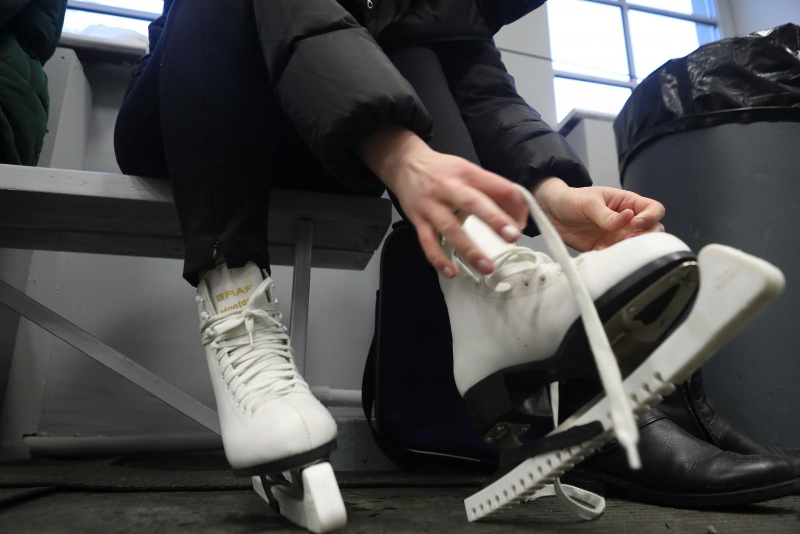 Петербургские фигуристы уступают москвичам после первого дня соревнований на Кубок Первого канала