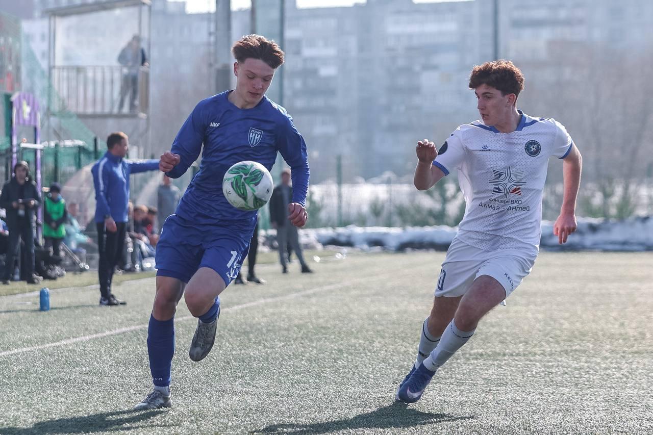 Петербуржцы разгромили соперников в Молодёжной футбольной лиге