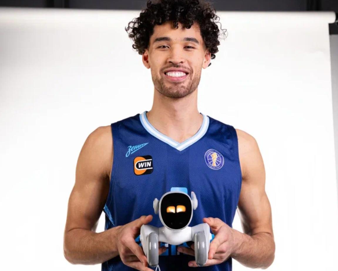 Фото: баскетбольный клуб «Зенит» завел себе робота-компаньона LOONA