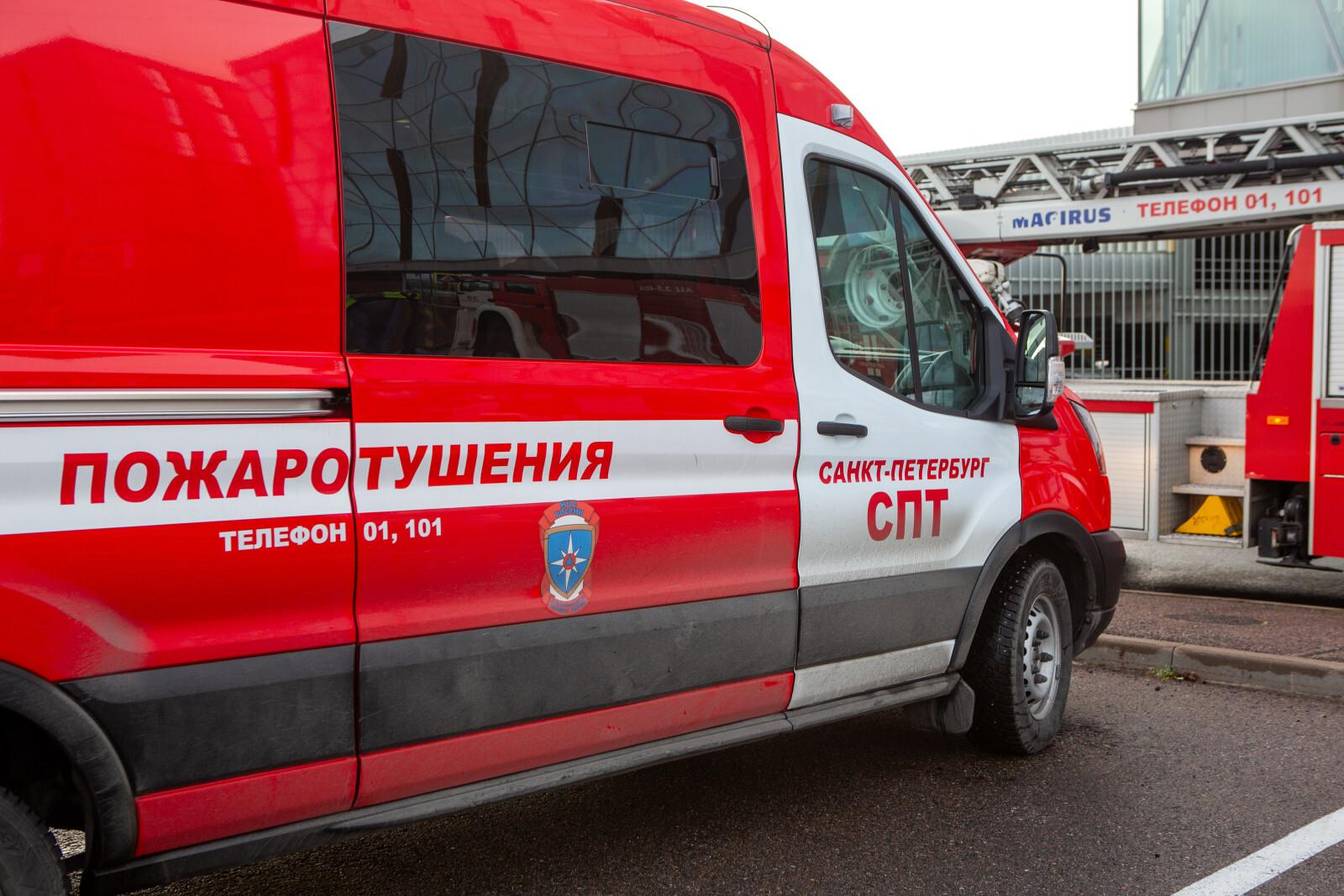 Из-за пожара в Выборгском районе Петербурга эвакуированы 30 человек