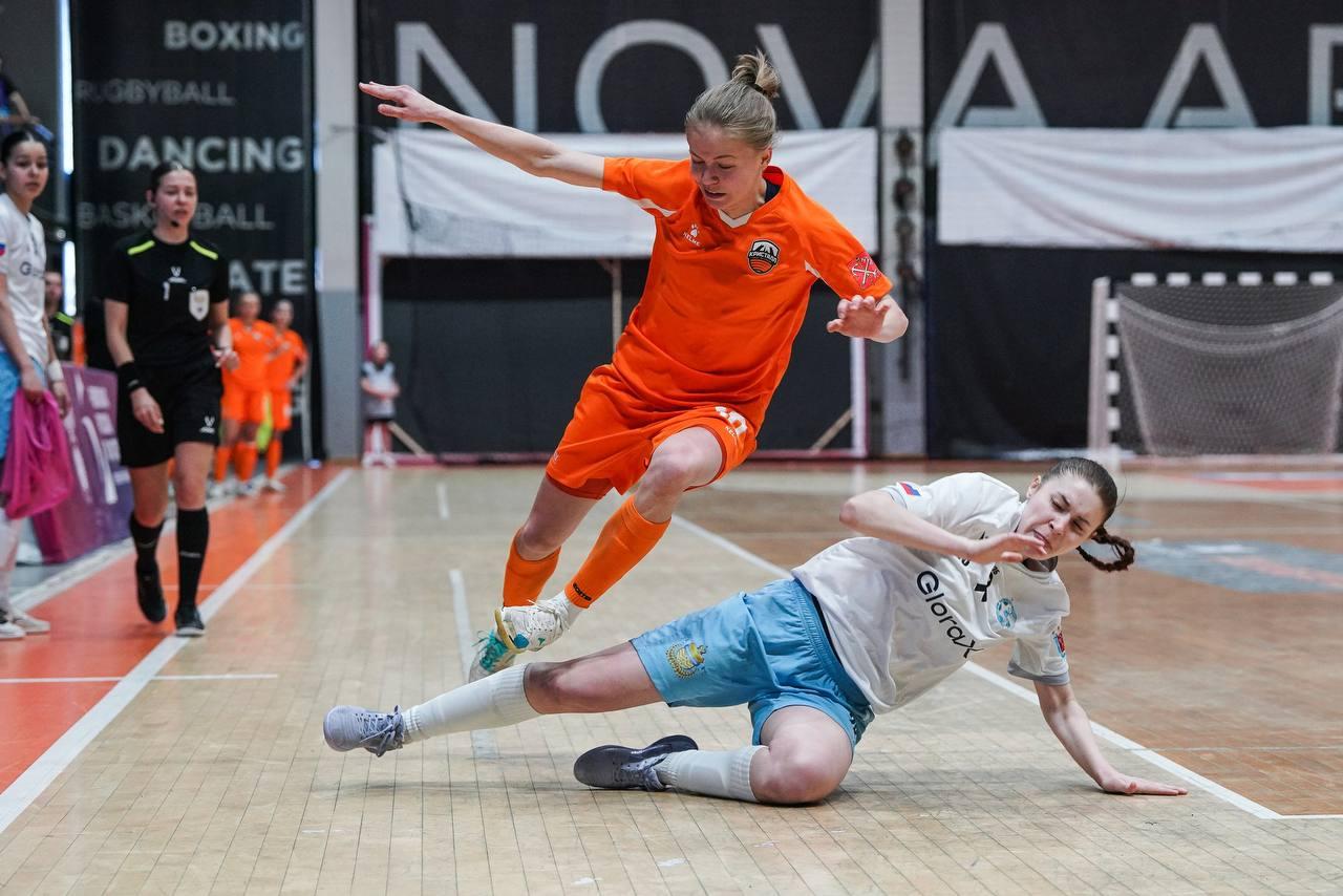 Команды «Кристалл» и «Аврора» разыграют финал в петербургском дерби