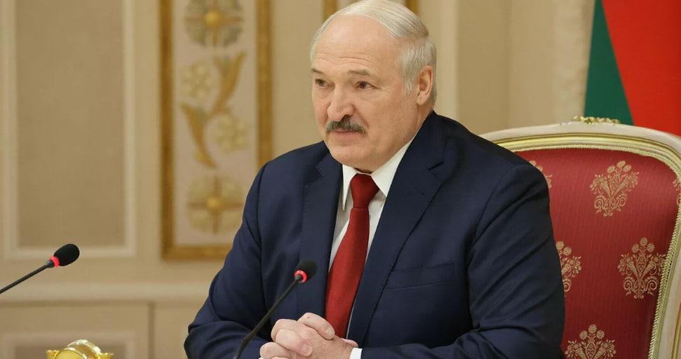 Лукашенко признался, что в юности писал стихи и подражал Есенину