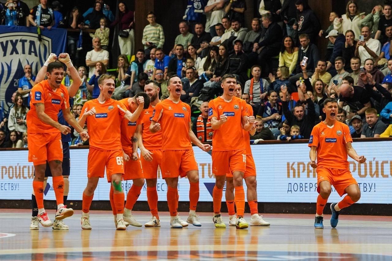 Петербургский «Кристалл» сыграл вничью с «Ухтой» и выиграл по пенальти