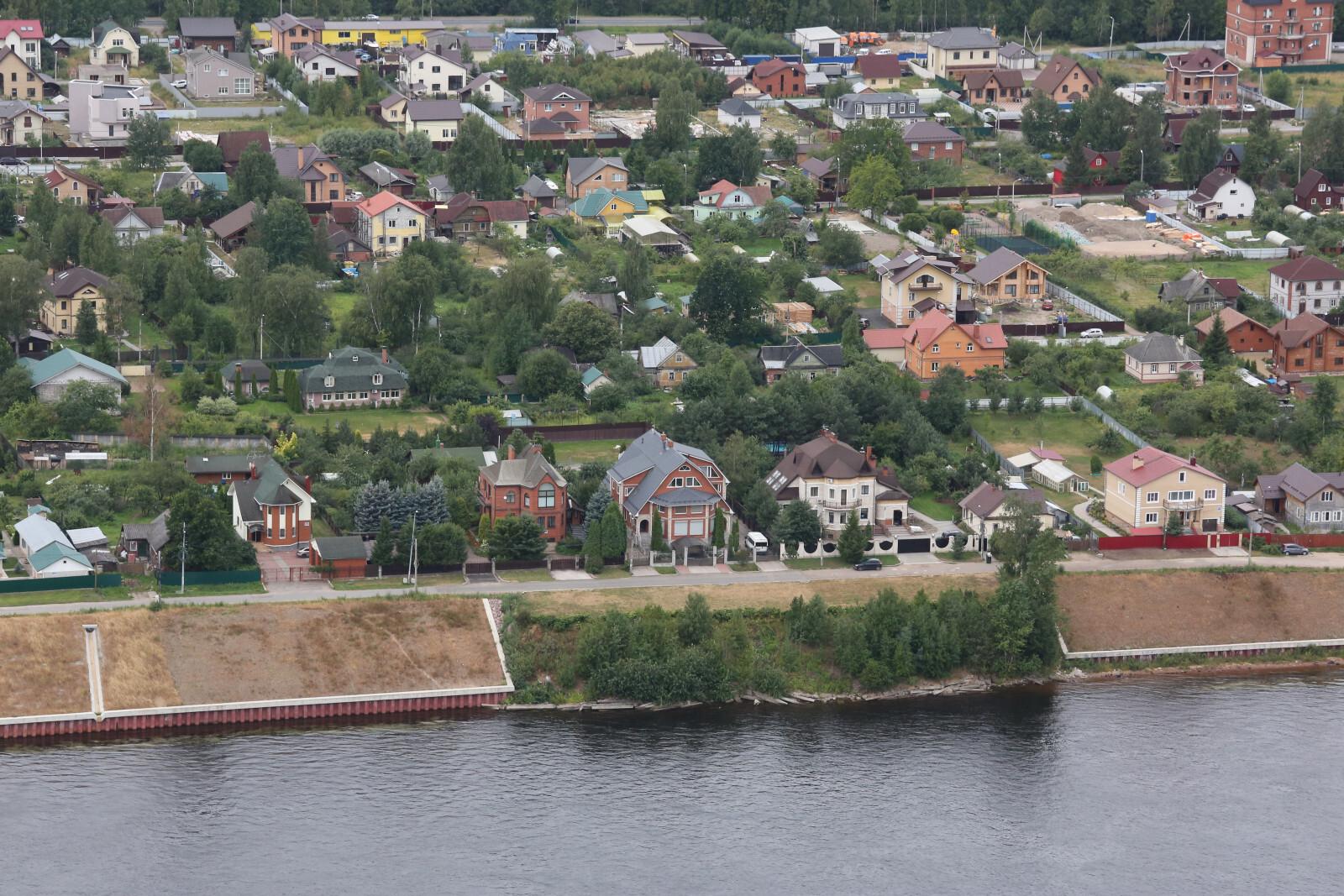 Сколько стоит переезд в загородный дом и почему россияне стали чаще выбирать этот формат жилья