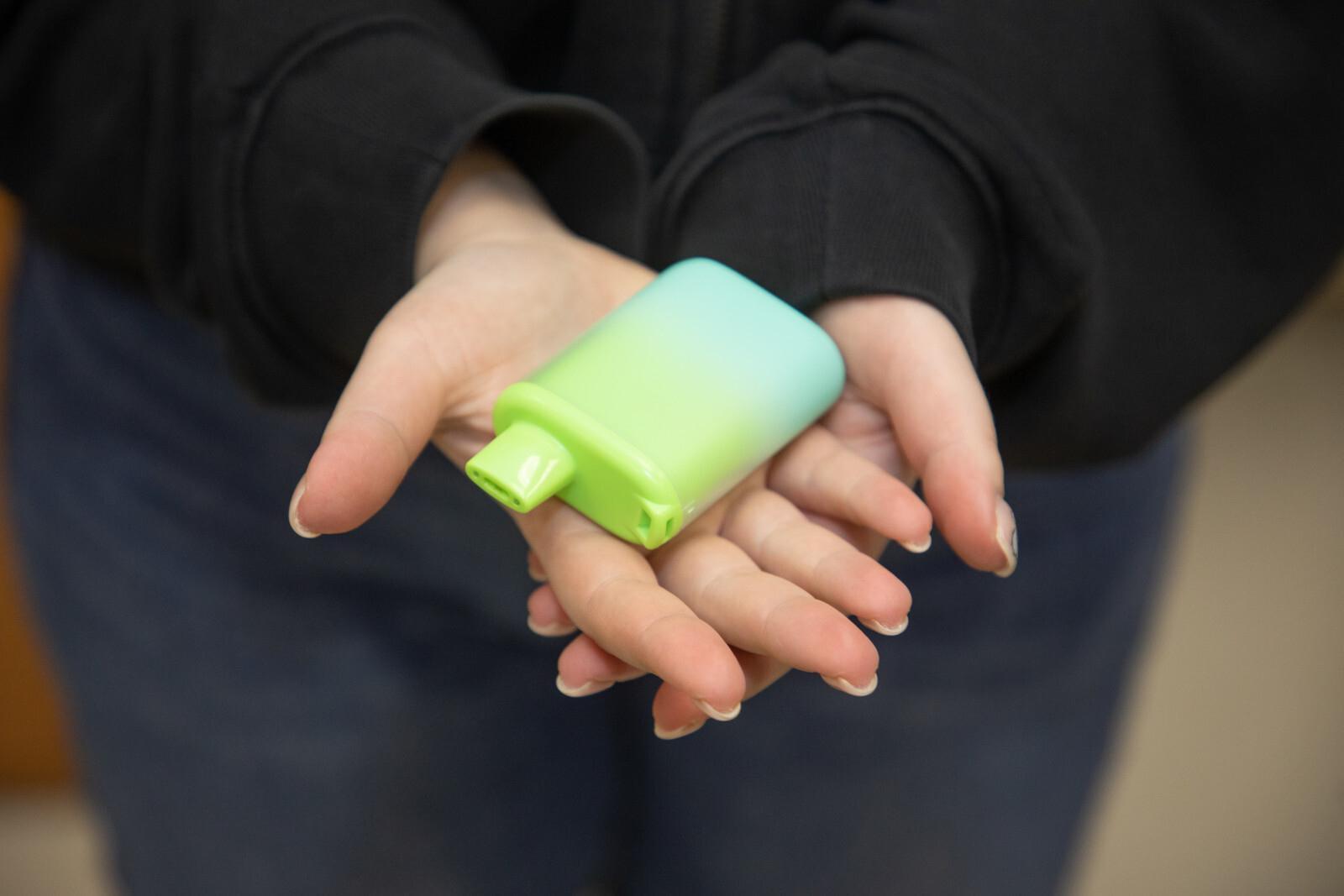 «Ведомости»: в России поддержали инициативу полного запрета на вейпы