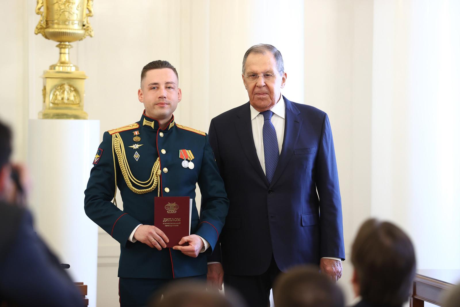 Ветеранам СВО вручили дипломы МГИМО