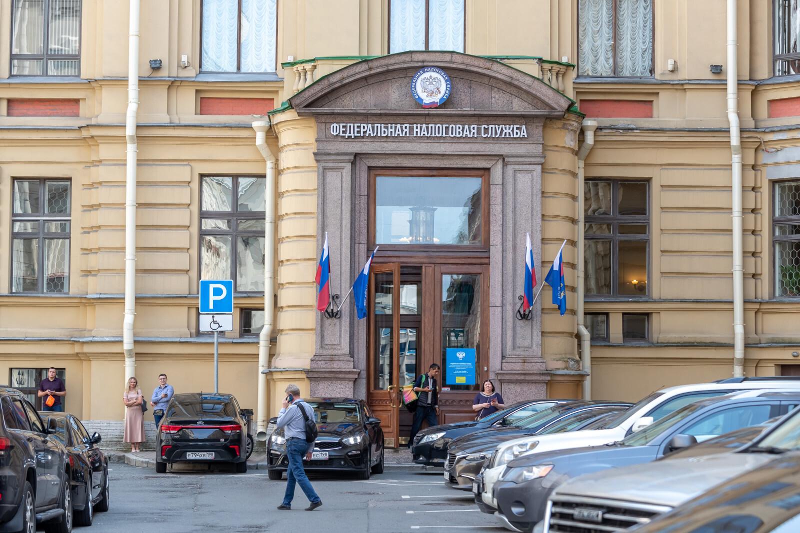 В ФНС объяснили, кому могут заблокировать счета в мае