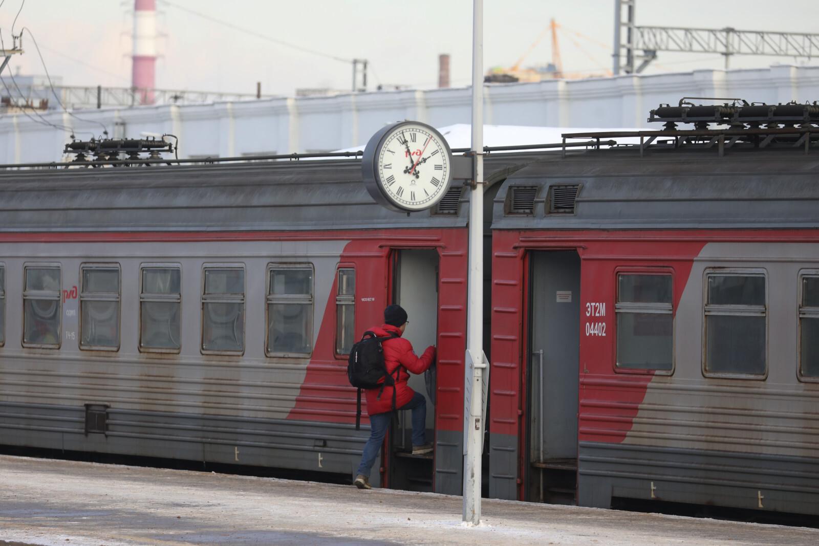 Пригородными электричками в Петербурге воспользовались 2,8 млн пассажиров