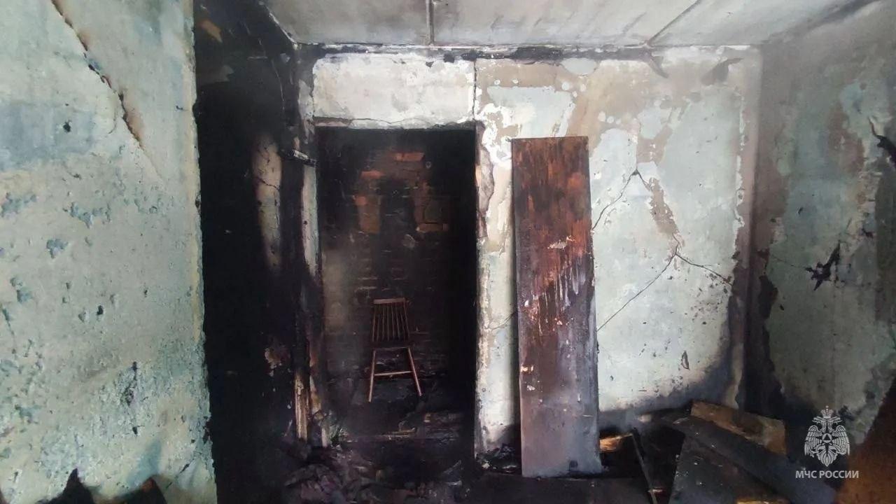 МЧС: курение в квартире в Петербурге привело к гибели троих человек