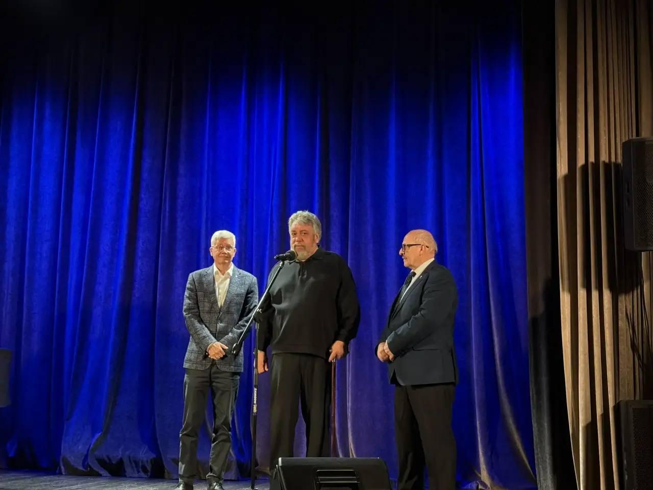 В Петербурге состоялось первое собрание Союза лауреатов высшей народной премии «Золотой пеликан»