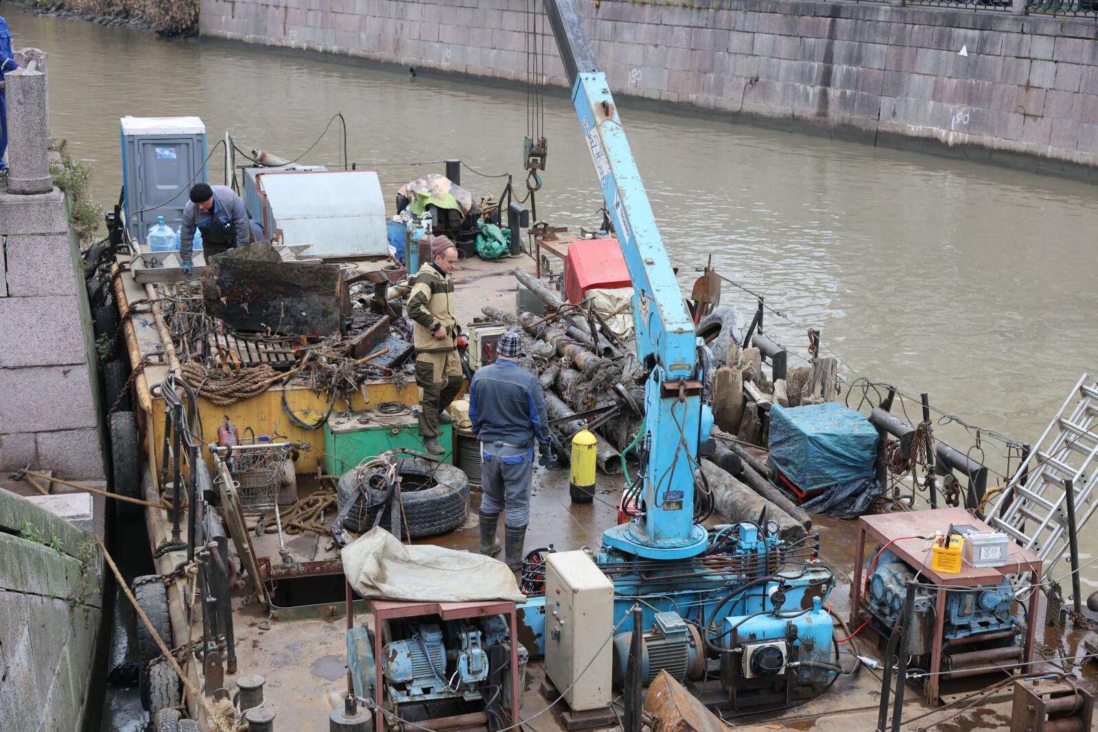 В Петербурге запустят программы комплексной очистки водоемов