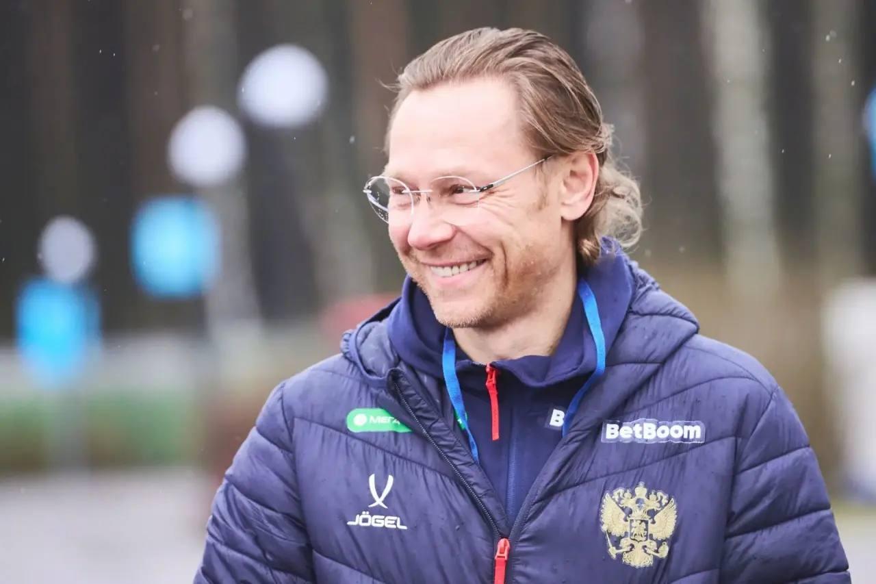 Главный тренер сборной России Валерий Карпин посетил матч Юношеской футбольной лиги в Петербурге