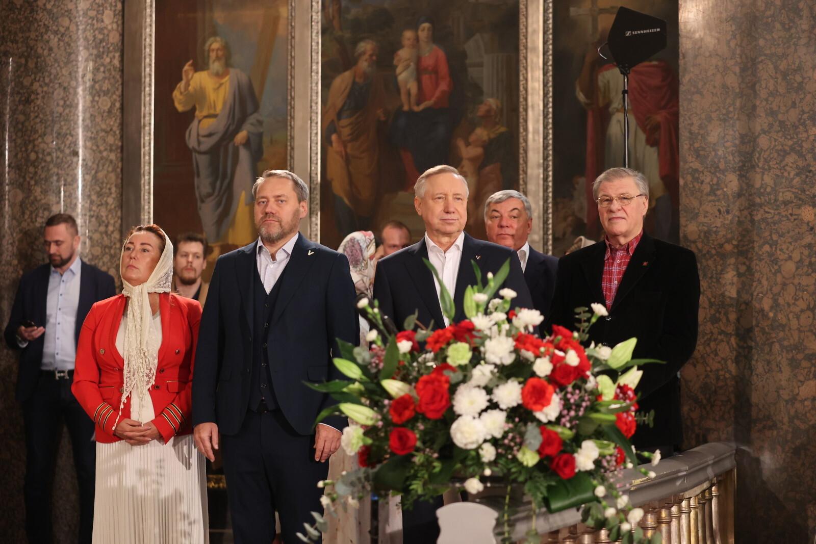 Губернатор Петербурга поздравил православных с Вербным воскресеньем