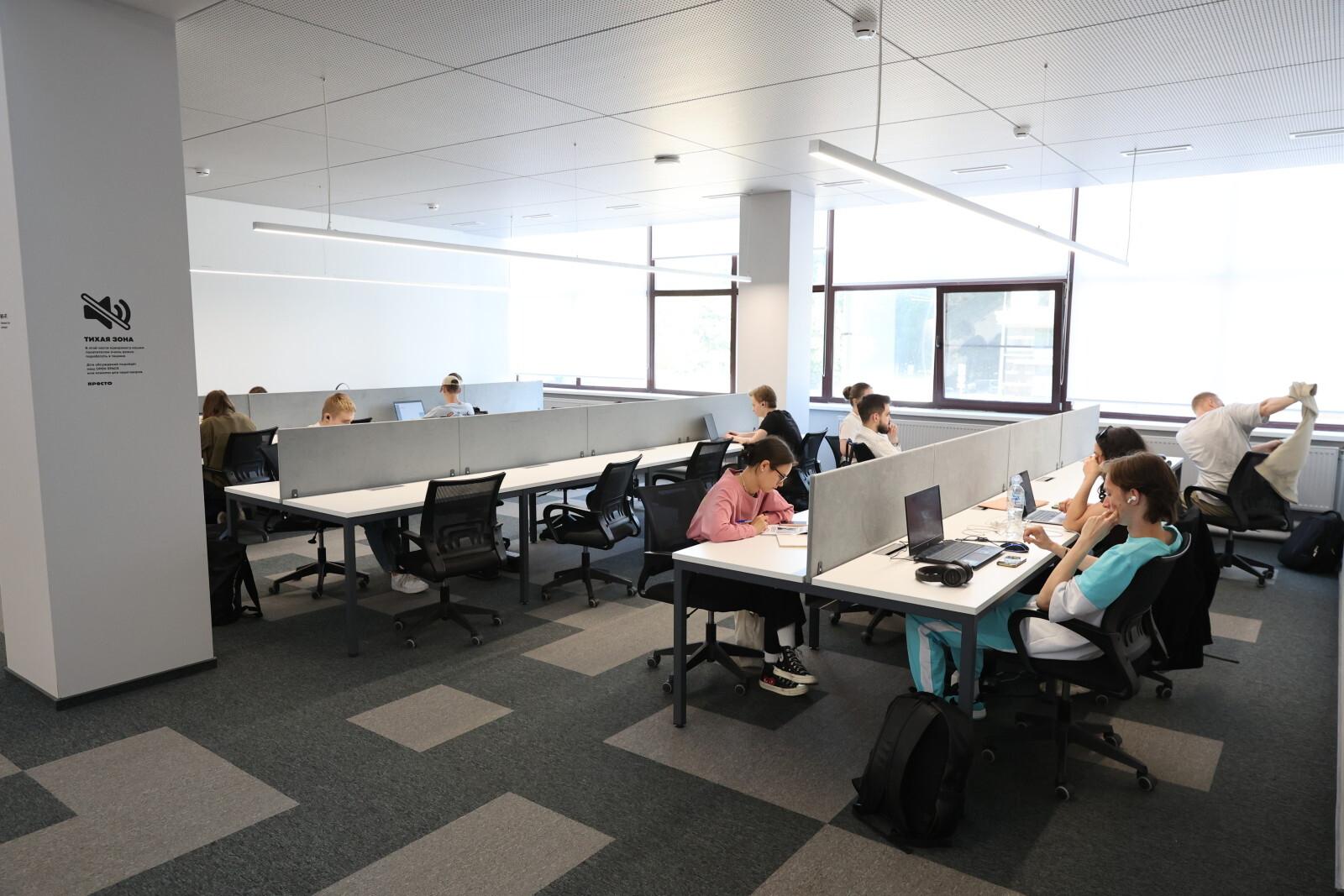 Юрист Хаминский рассказал, в каком случае работника могут уволить за неприятный запах