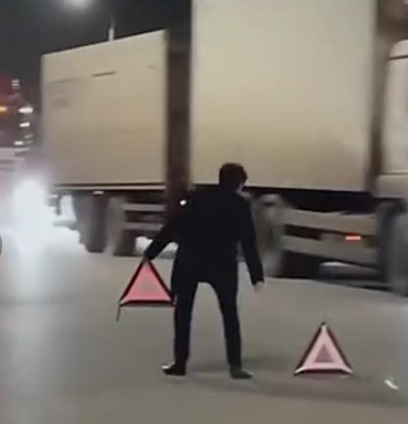 Мужчину оштрафовали за то, что сделал предложение руки и сердца