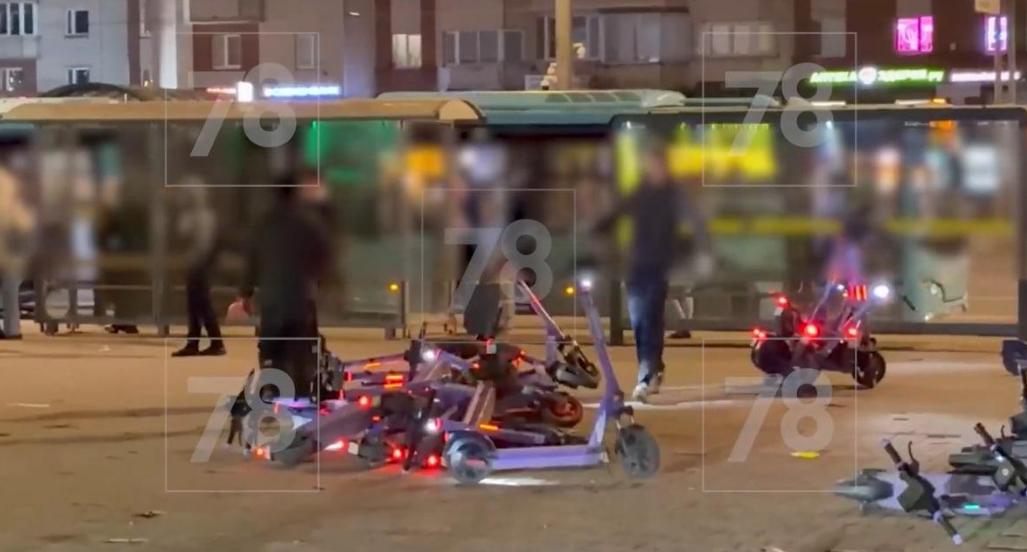 На севере Петербурга подростки решили проверить на прочность электросамокаты