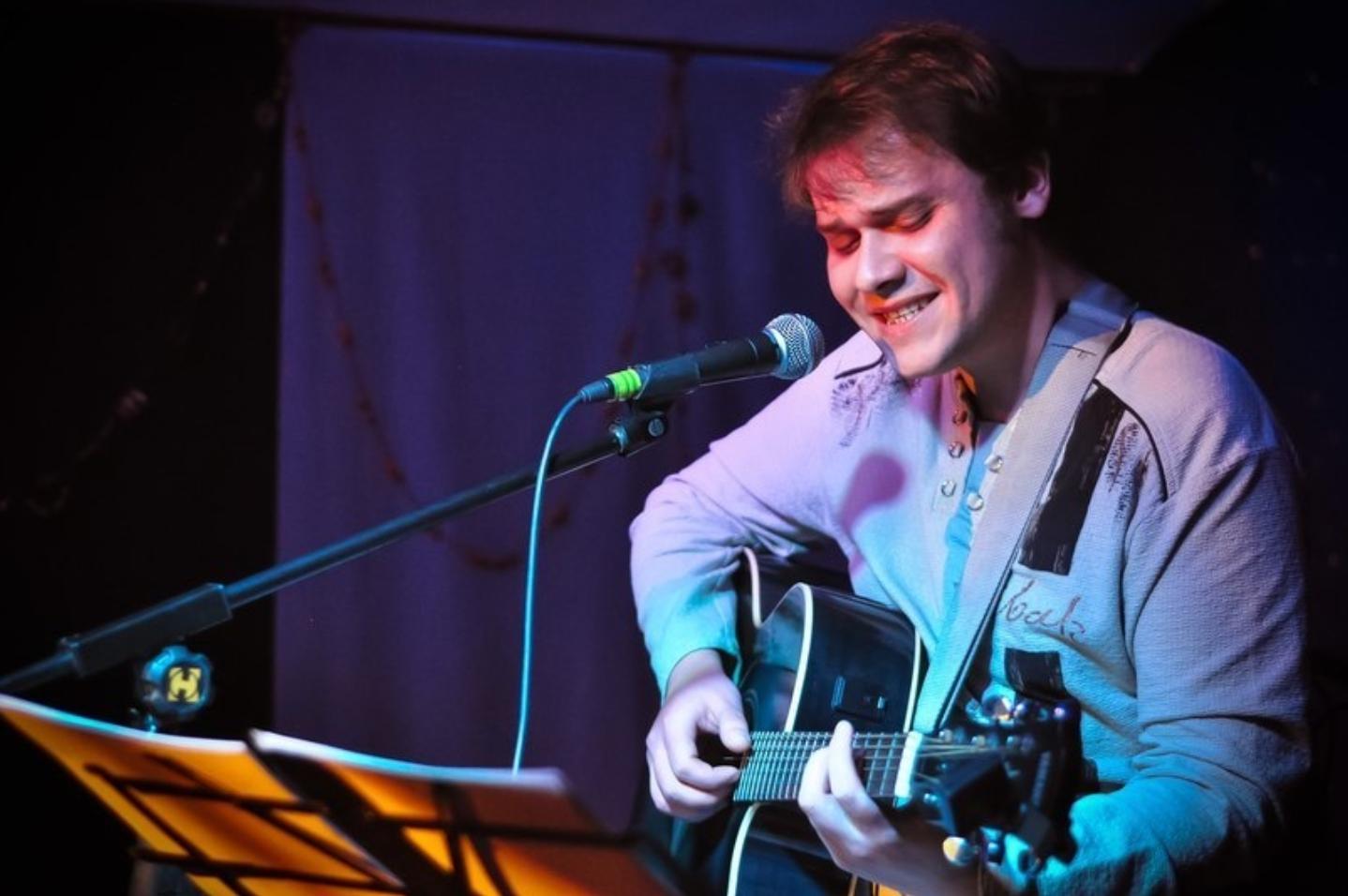 Нижегородский музыкант написал песню о побеге с Земли