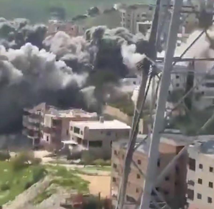 Появились кадры авиаудара по Набатии, в котором погибли восемь сотрудников сил безопасности Ливана