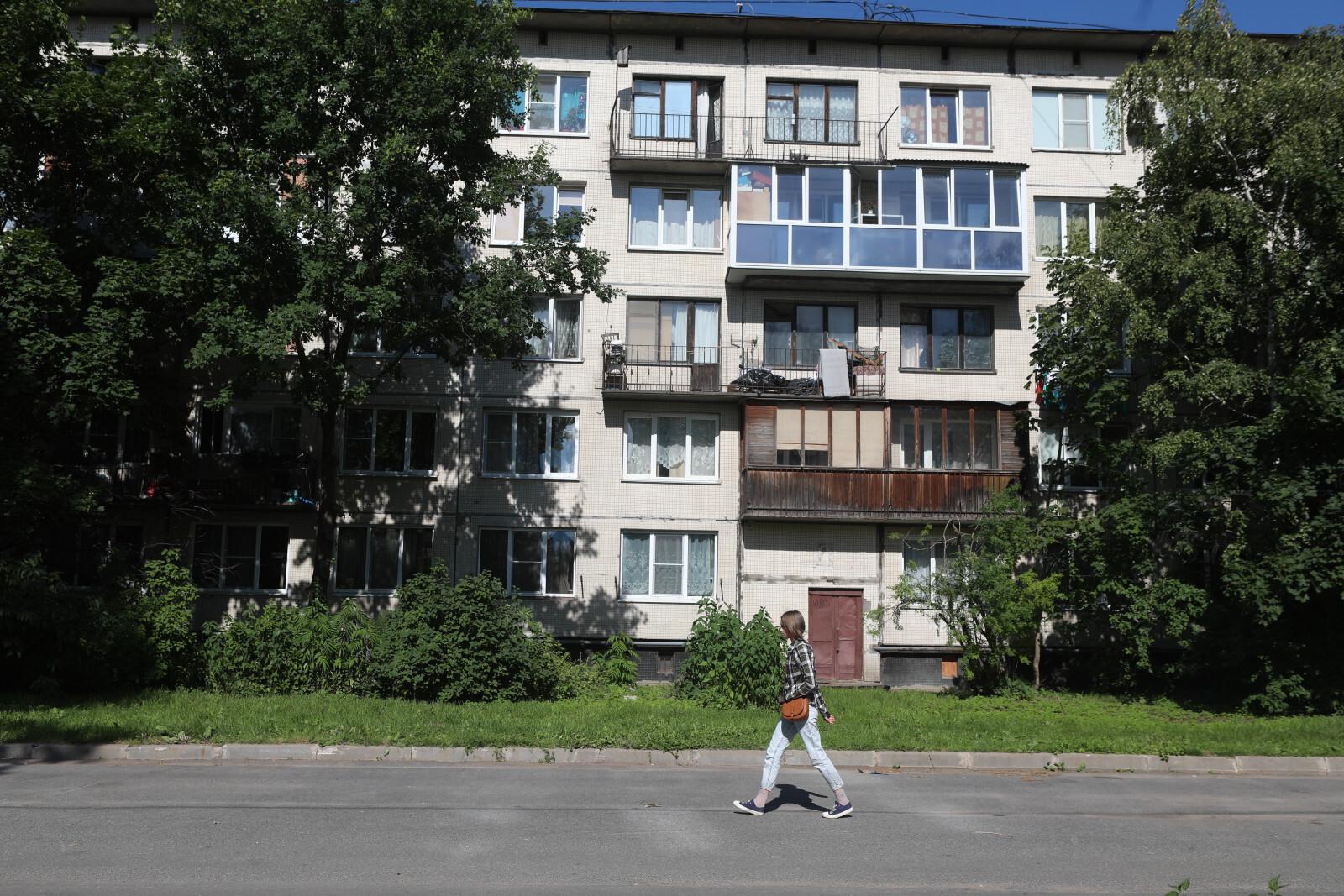 За плевки с балкона можно получить штраф или арест до 15 суток