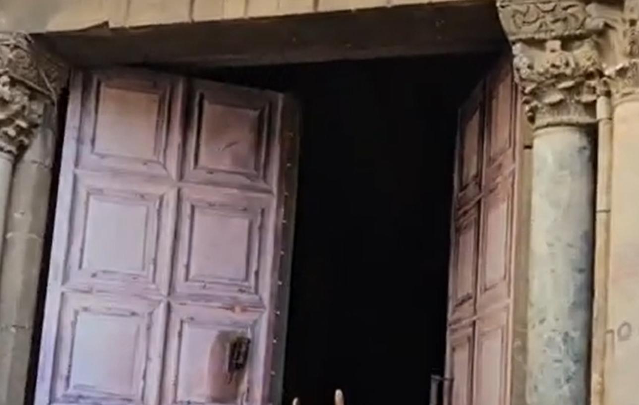 В Иерусалиме для верующих распахнули двери храма Гроба Господня