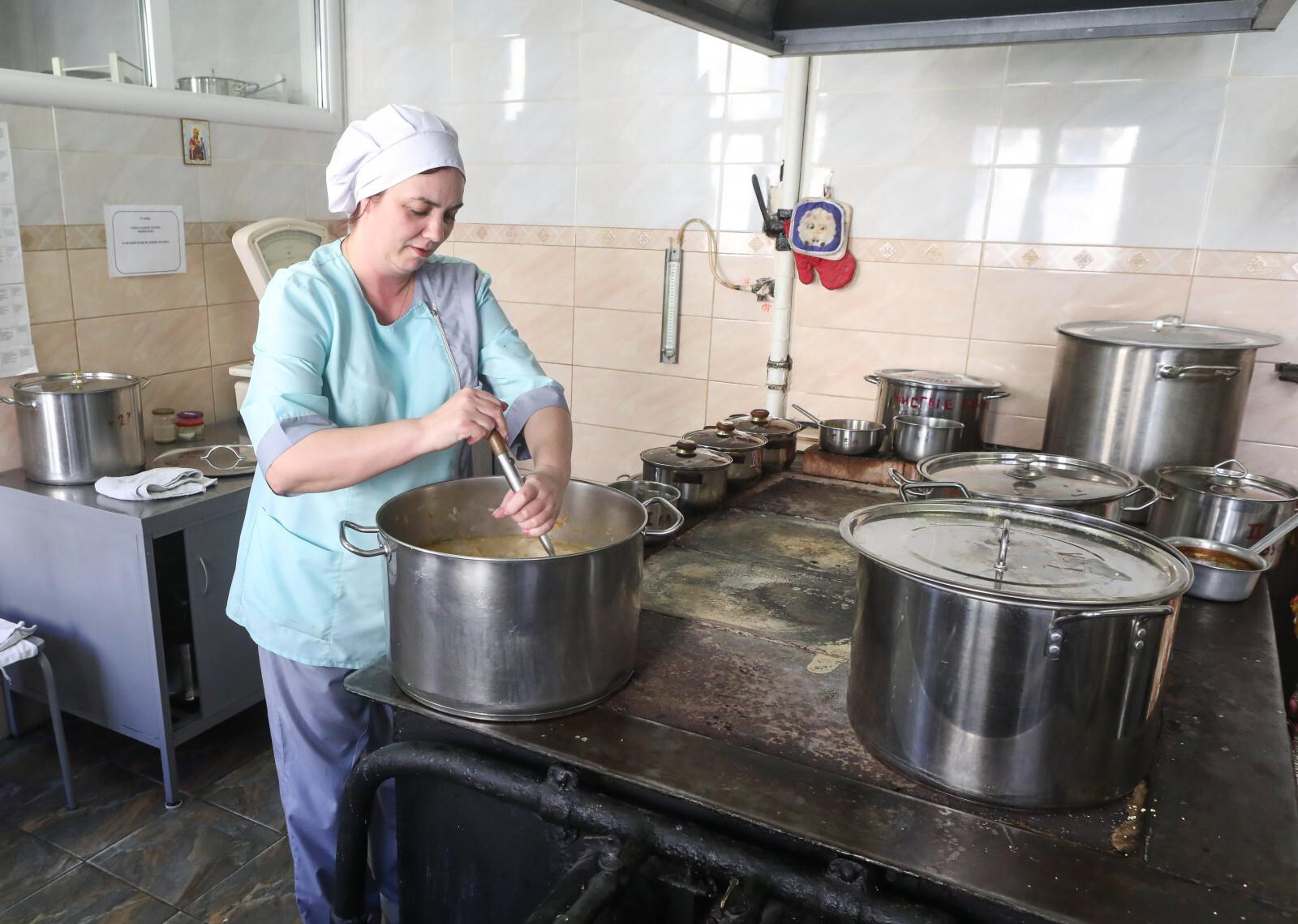 Кадеты из Щеглово готовят сухие супы и плетут сети для бойцов СВО