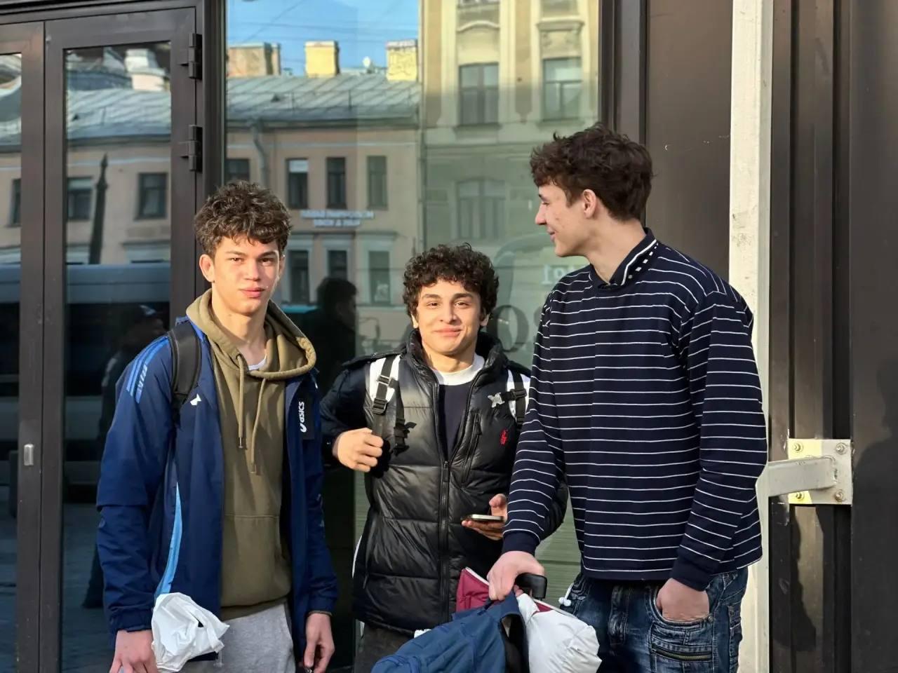 Борцы из Енакиево прибыли на сборы в Ленобласть