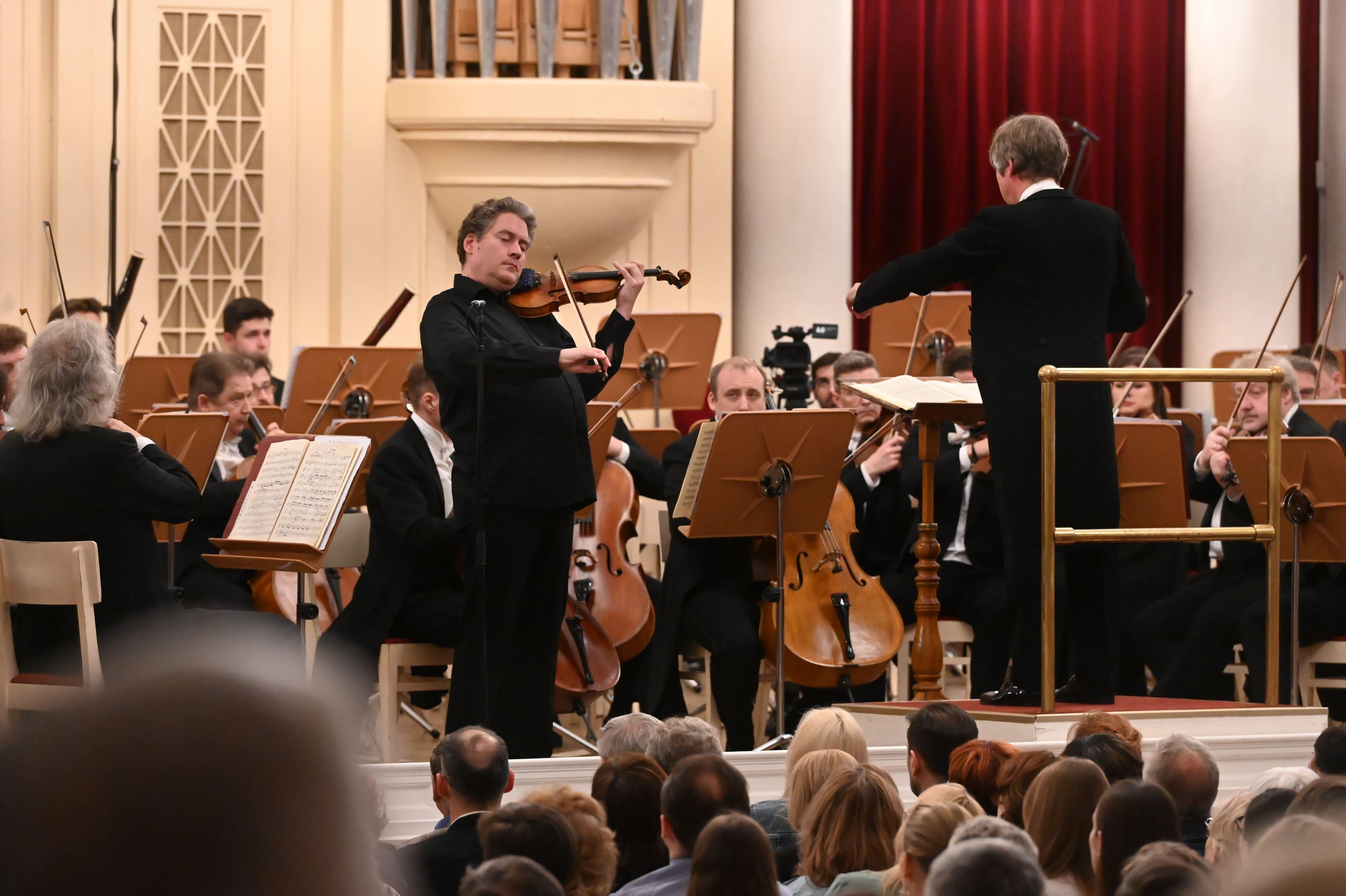 Всемирно известный скрипач Кристоф Барати выступит в Петербургской филармонии