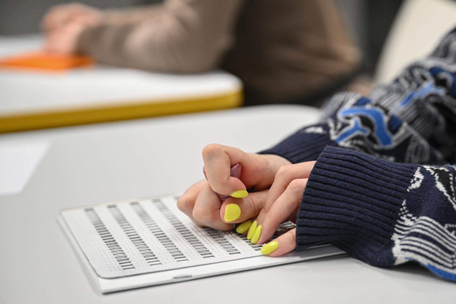 Незрячие жители Петербурга напишут «Тотальный диктант» шрифтом Брайля