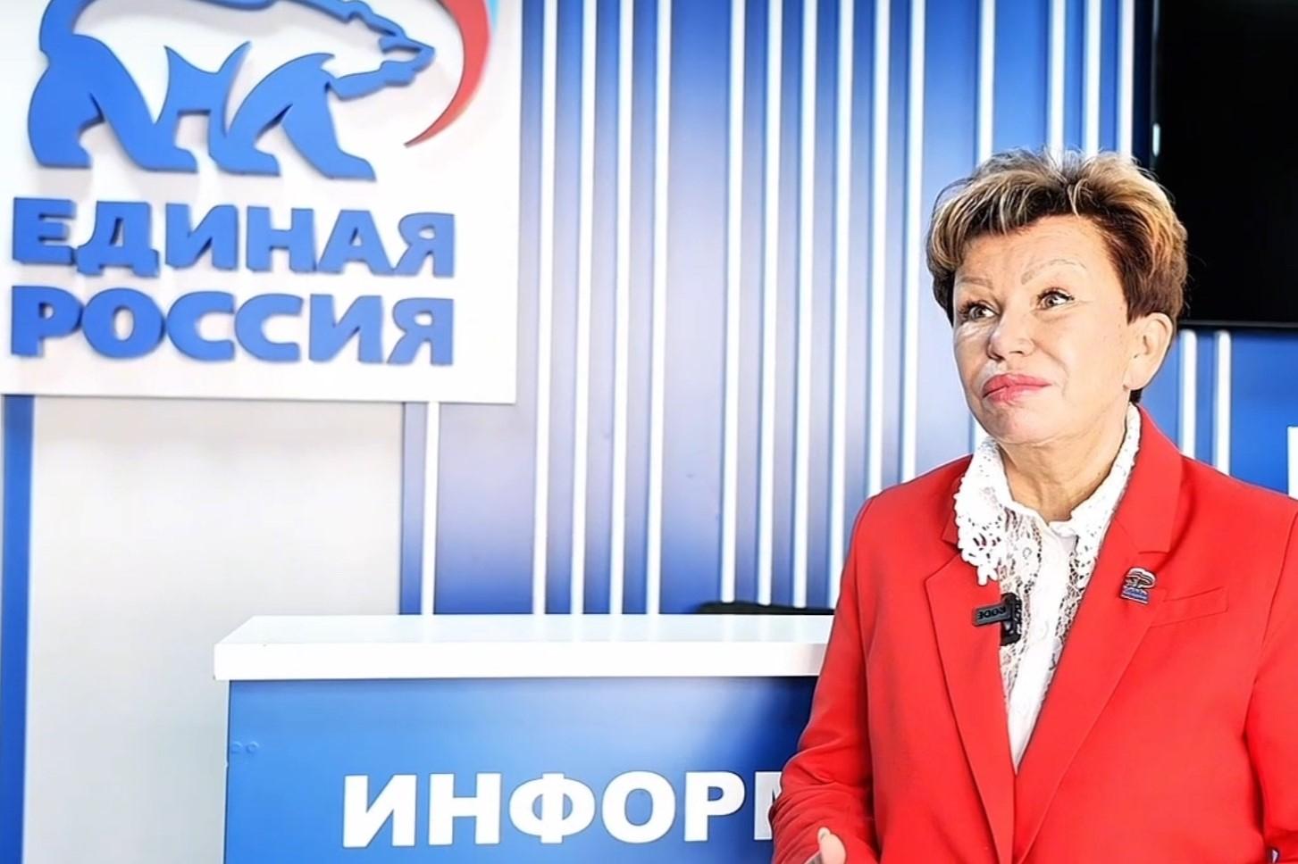 Депутат ЗакСа Елена Киселева подала документы для участия в праймериз «Единой России»