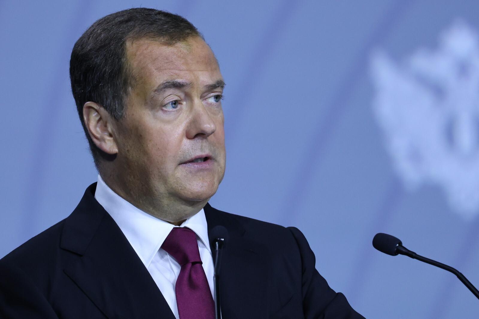 Чехия вызвала посла РФ из-за поста Медведева с пожеланием «приятных снов» ЕС