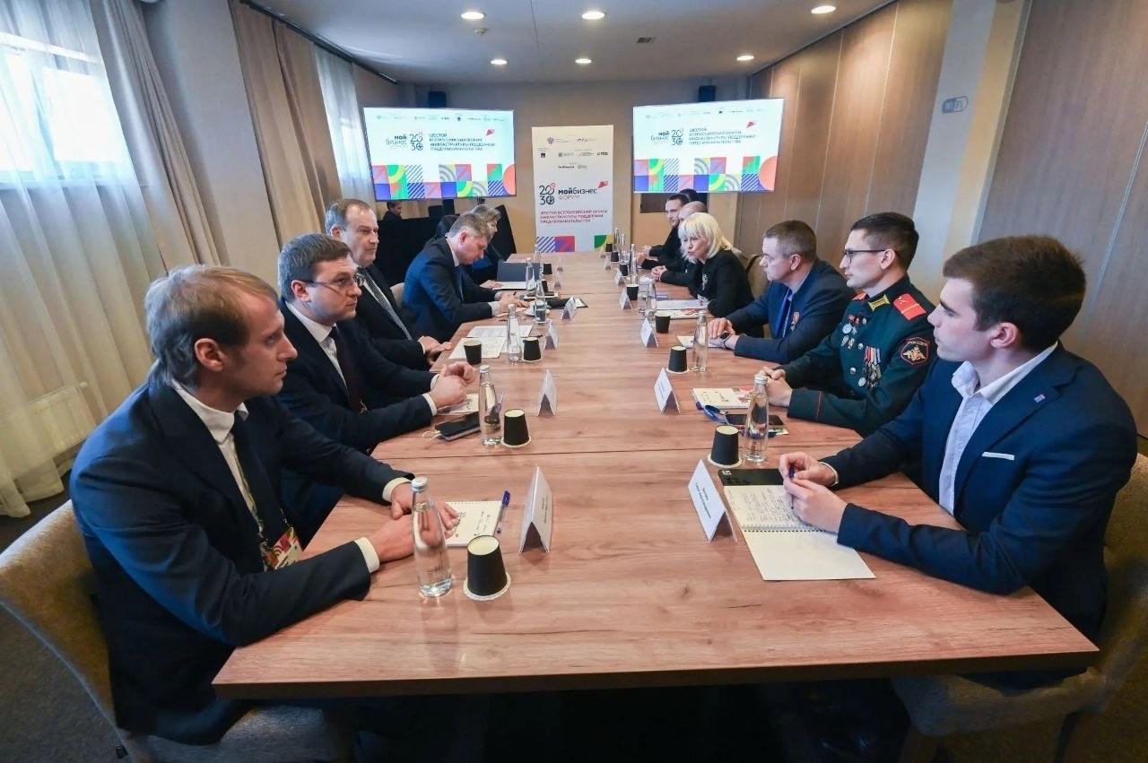 Александр Дрозденко и Максим Решетников встретились с выпускниками программы «Бизнес Героев 47»