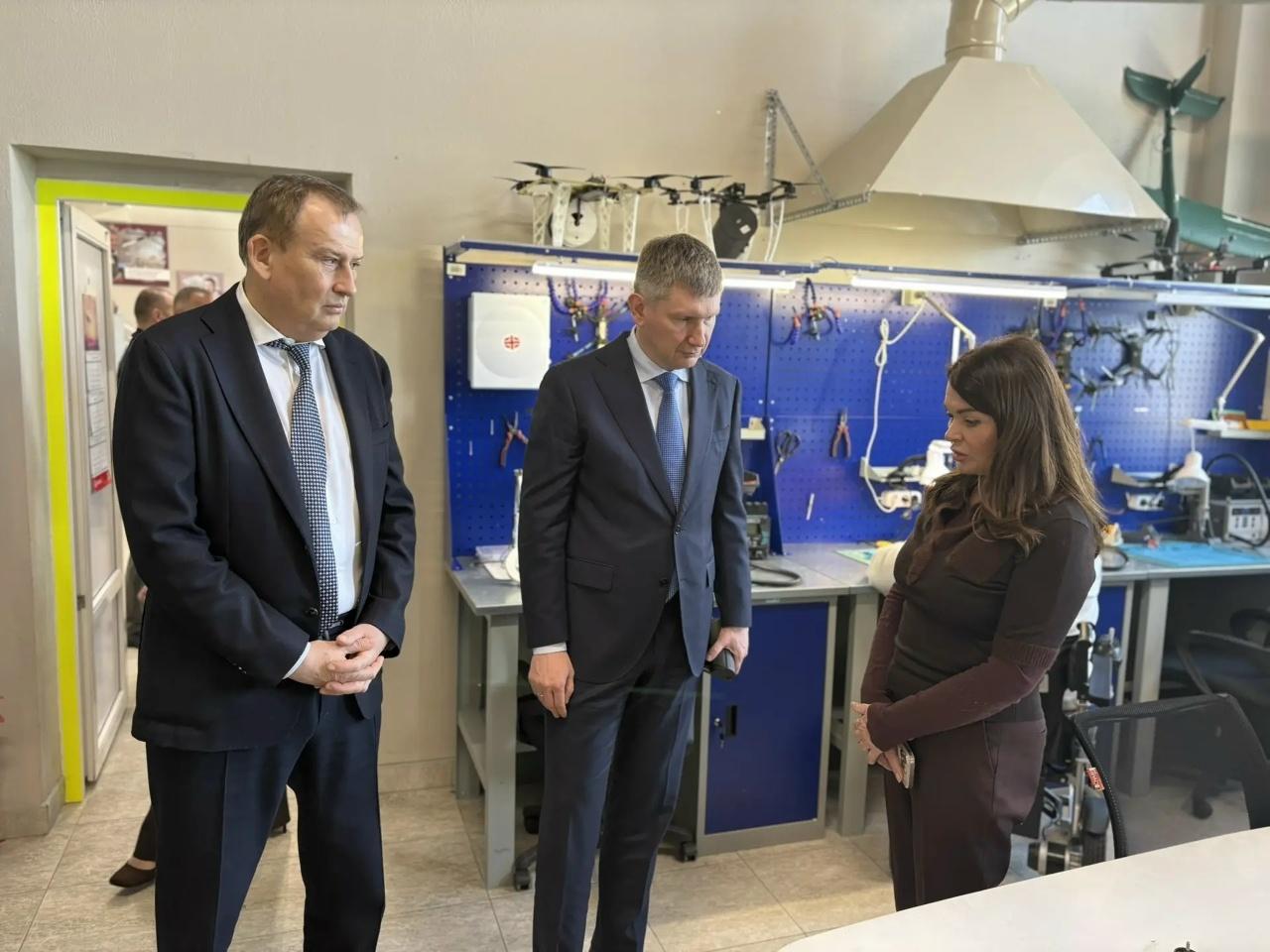 Александр Дрозденко показал министру экономического развития Максиму Решетникову Мультицентр во Всеволожске