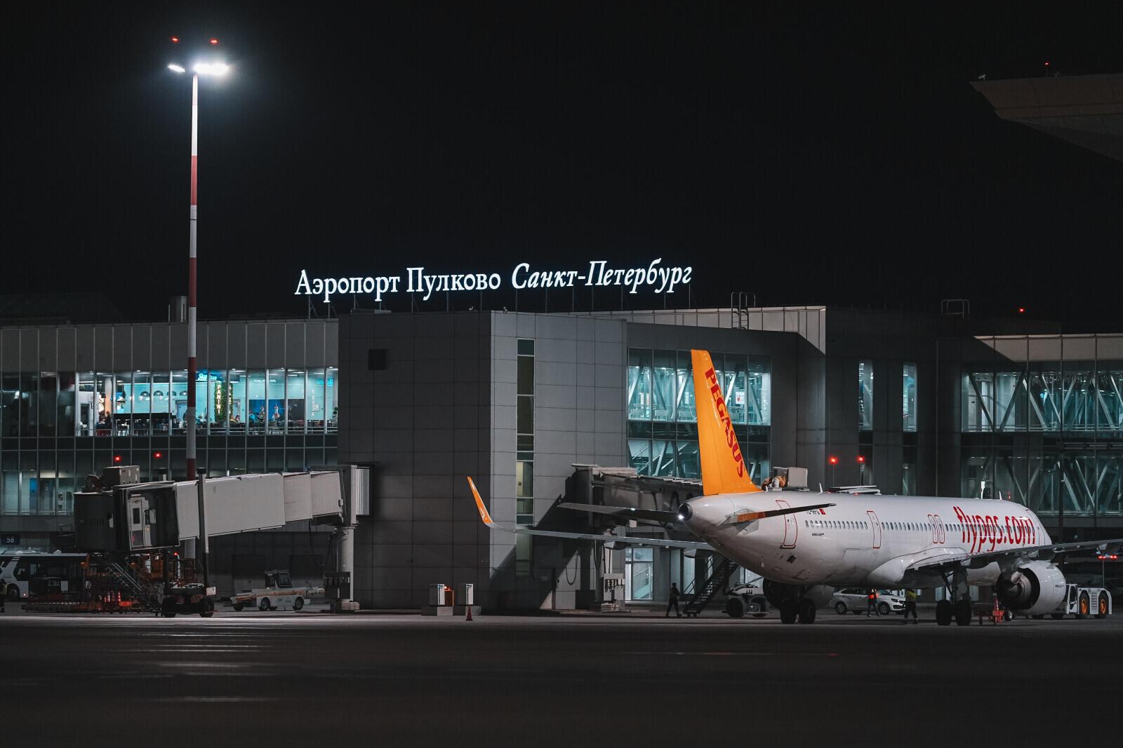 Шквалистый ветер не помешал работе аэропорта Пулково