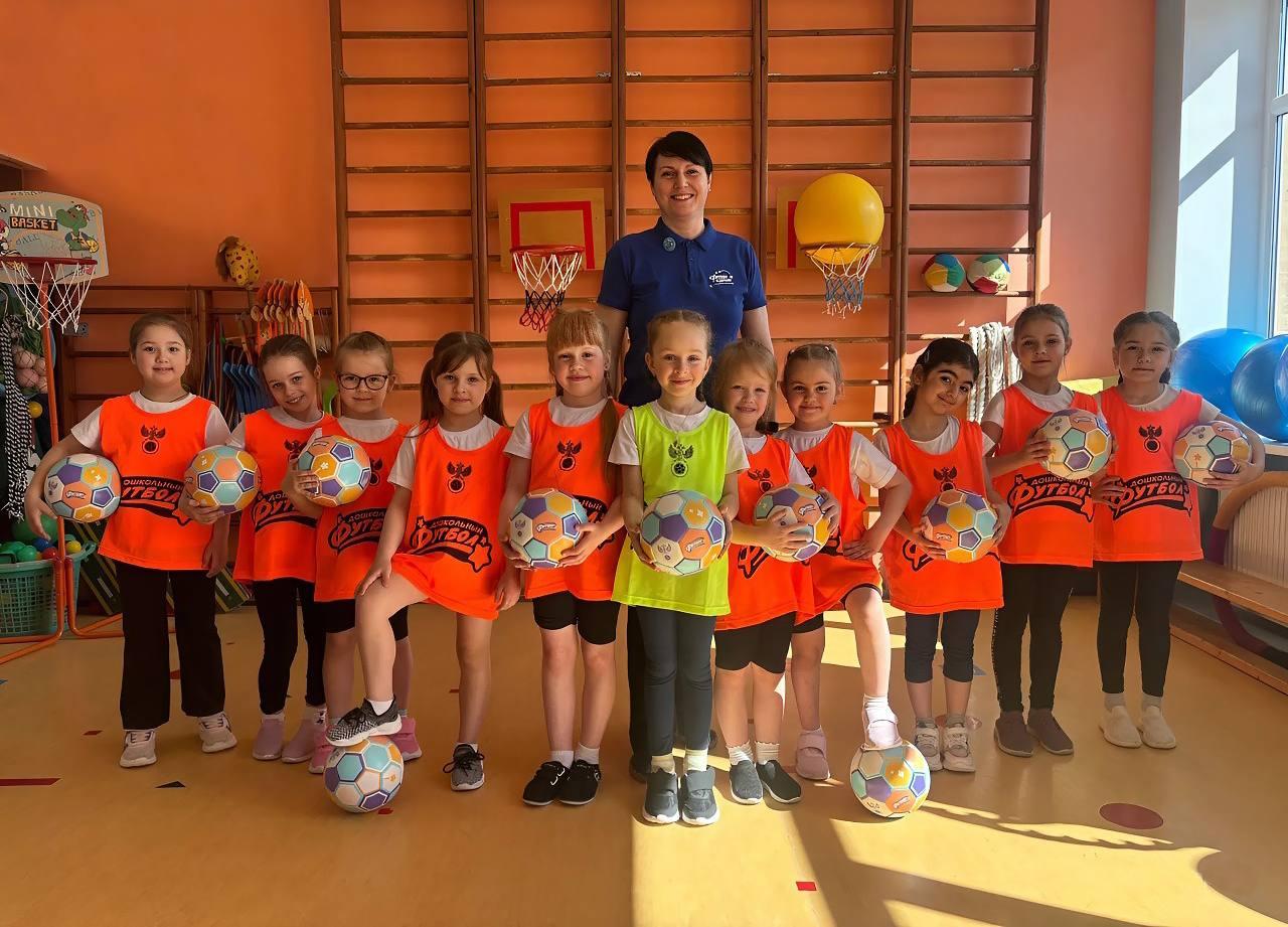 Двое педагогов Санкт-Петербурга вошли в топ-50 лучших футбольных учителей России