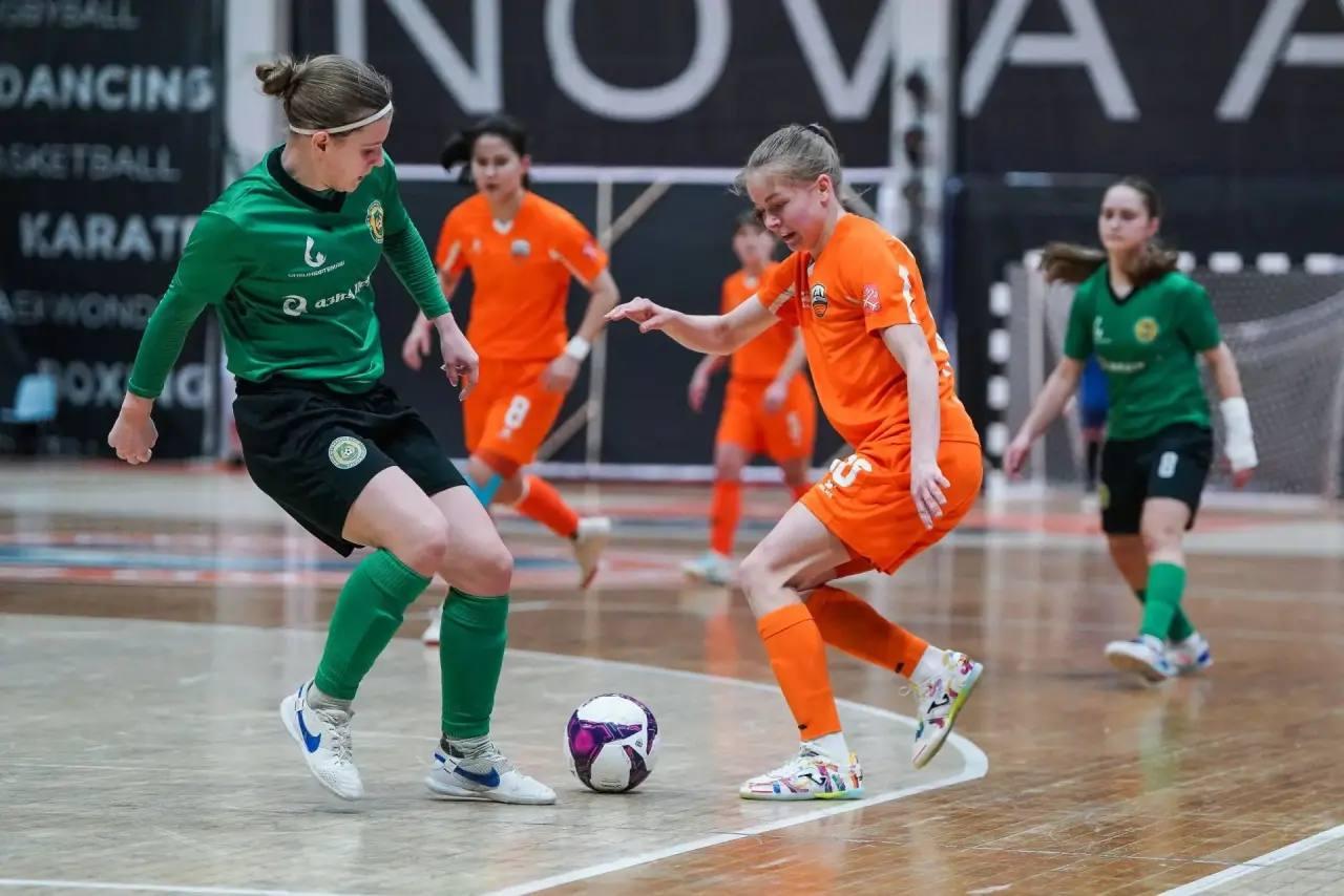 Петербургские «Кристалл» и «Аврора» продолжают борьбу за медали Женской лиги по футзалу