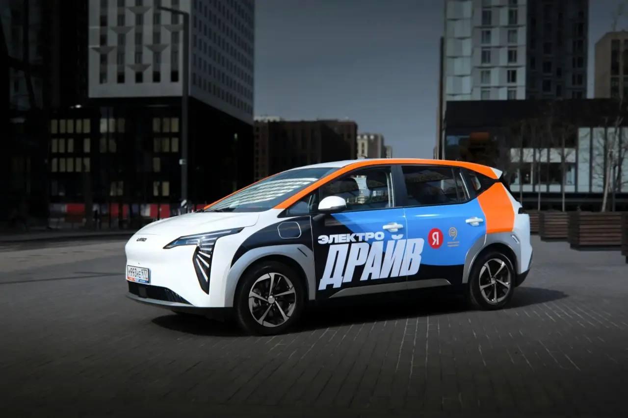 В Петербурге парк каршеринга пополнили электромобили UMO 5