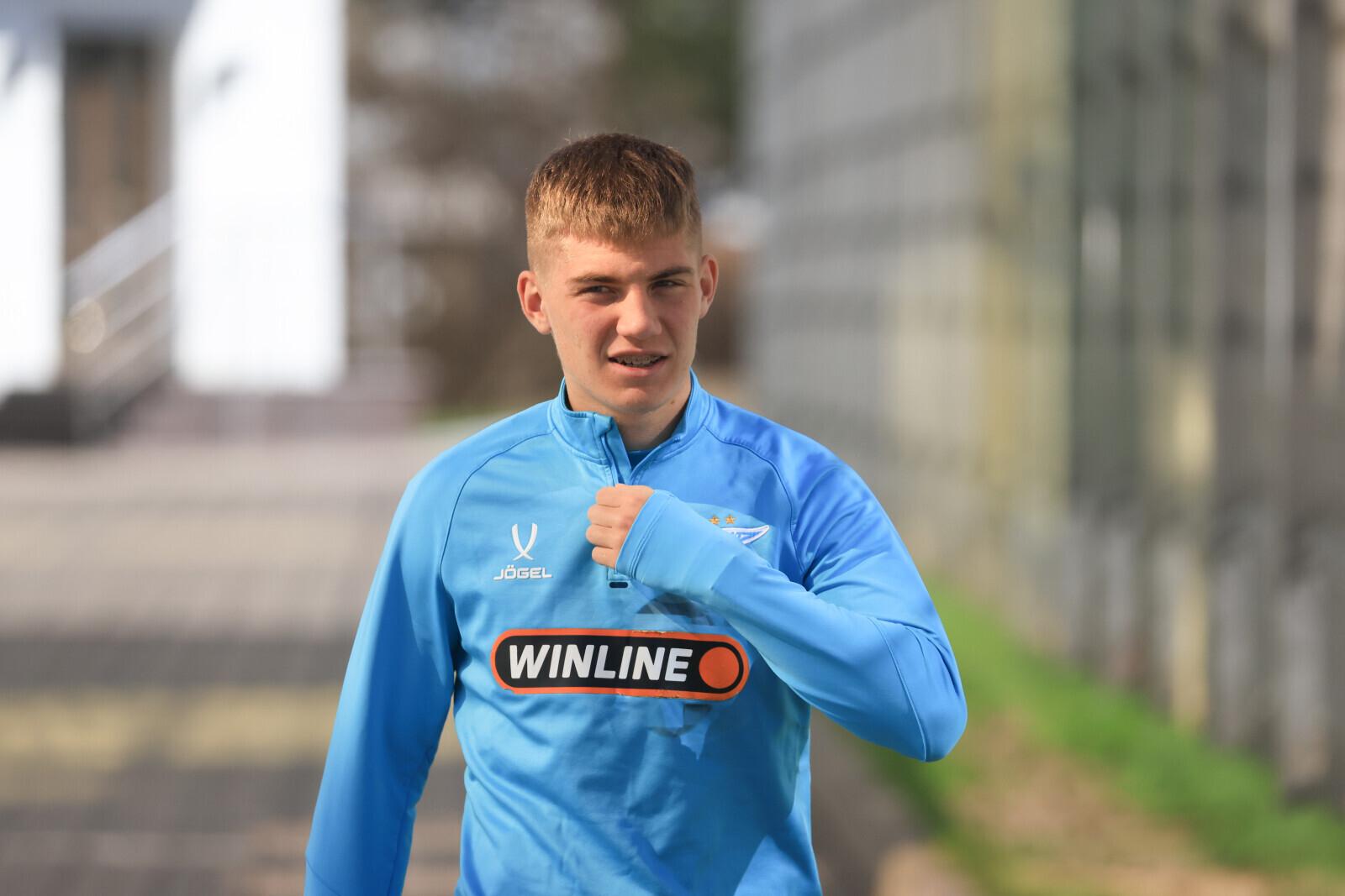 Зенитовец Даниил Кондаков назвал три страны, где хотел бы играть