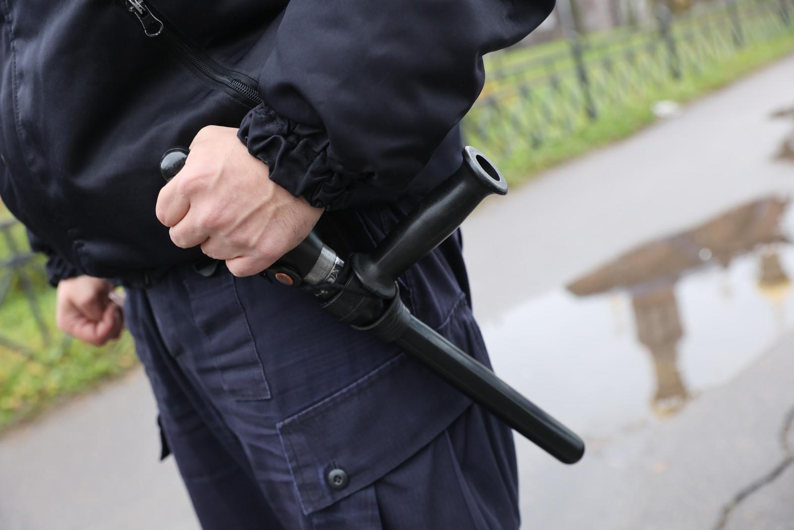В Ленобласти пьяный парень на чужой иномарке пытался удрать от полицейской погони