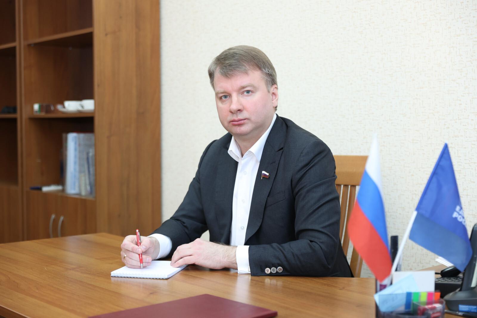 Депутат Госдумы Александр Тетердинко поздравил жителей Петербурга с 81-й годовщиной Победы