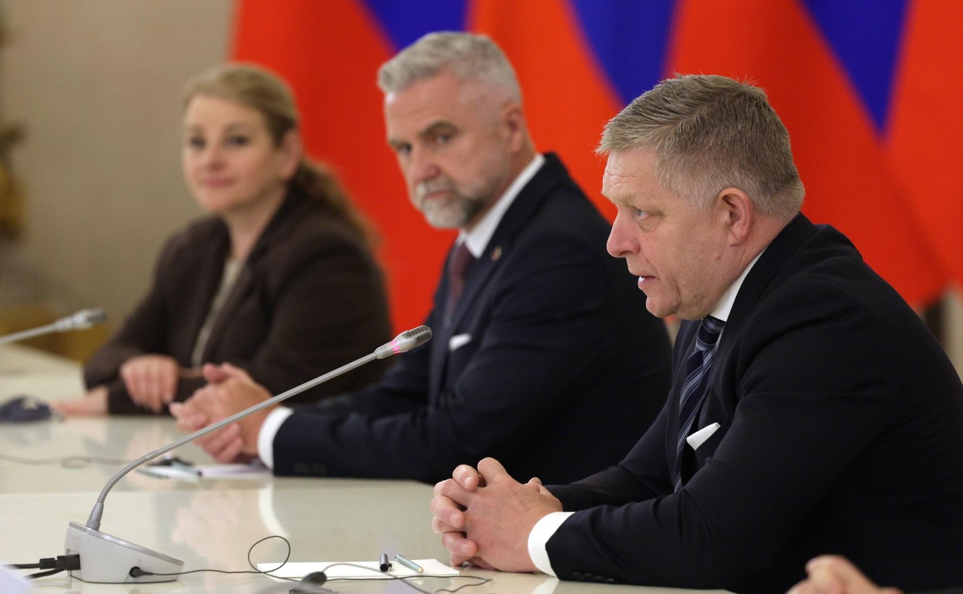Фицо рассказал Путину о готовности Зеленского к встрече с российским президентом