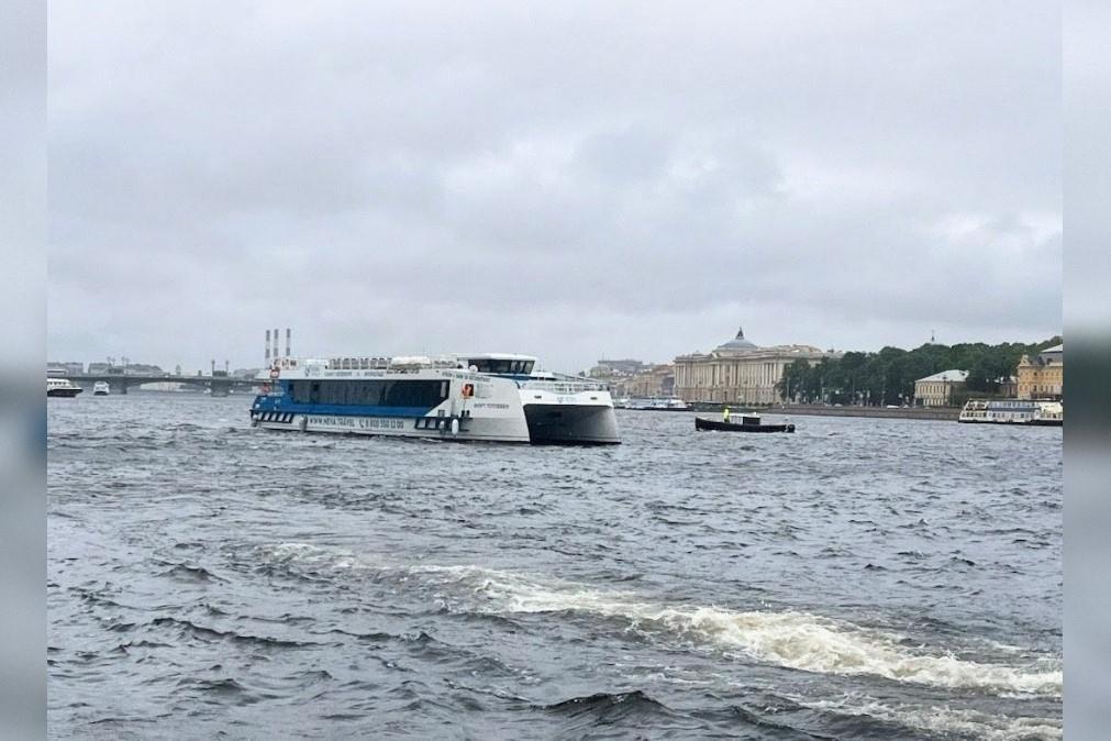 В Петергоф по воде теперь можно отправиться с Адмиралтейской набережной