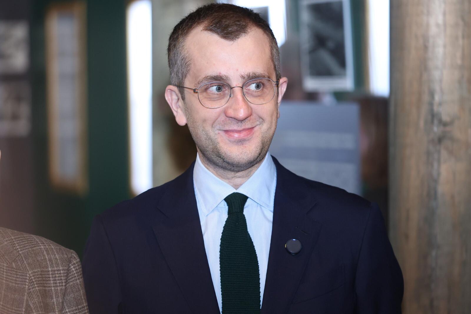 Пиотровский поздравил петербуржцев с Днем России