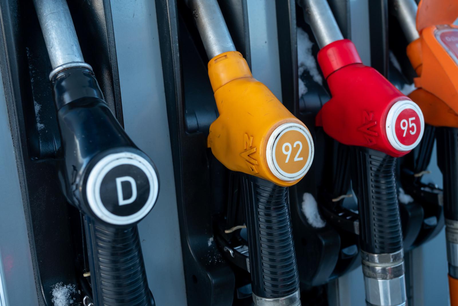 «Татнефть» ограничила продажу бензина в Петербурге