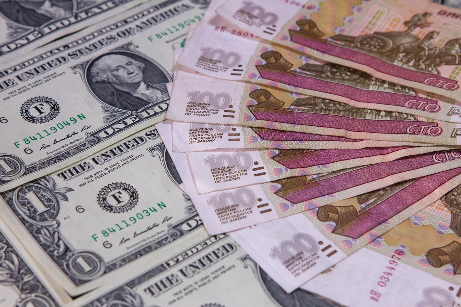 Курс доллара на 16 июня повысили на 54 копейки
