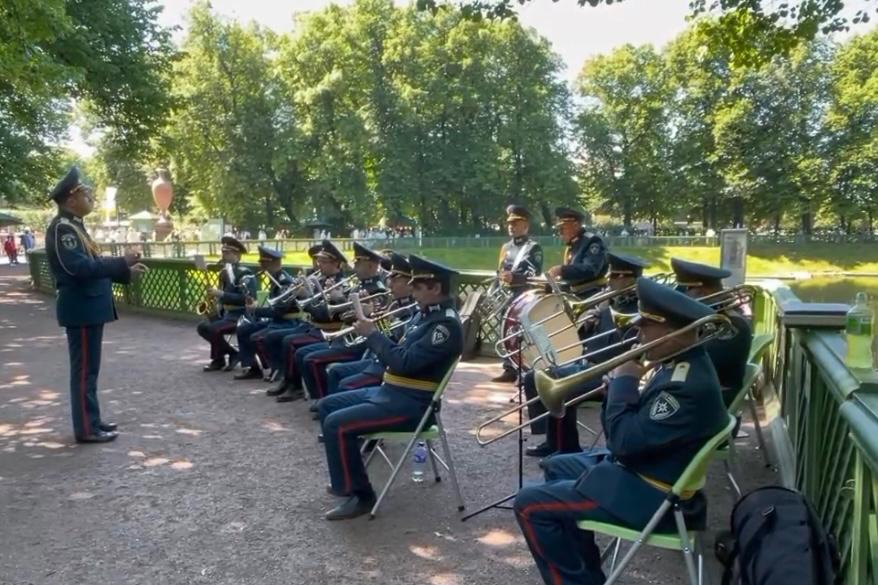 Видео: музыкальное выступление духового оркестра ГУ МЧС прошло в Петербурге