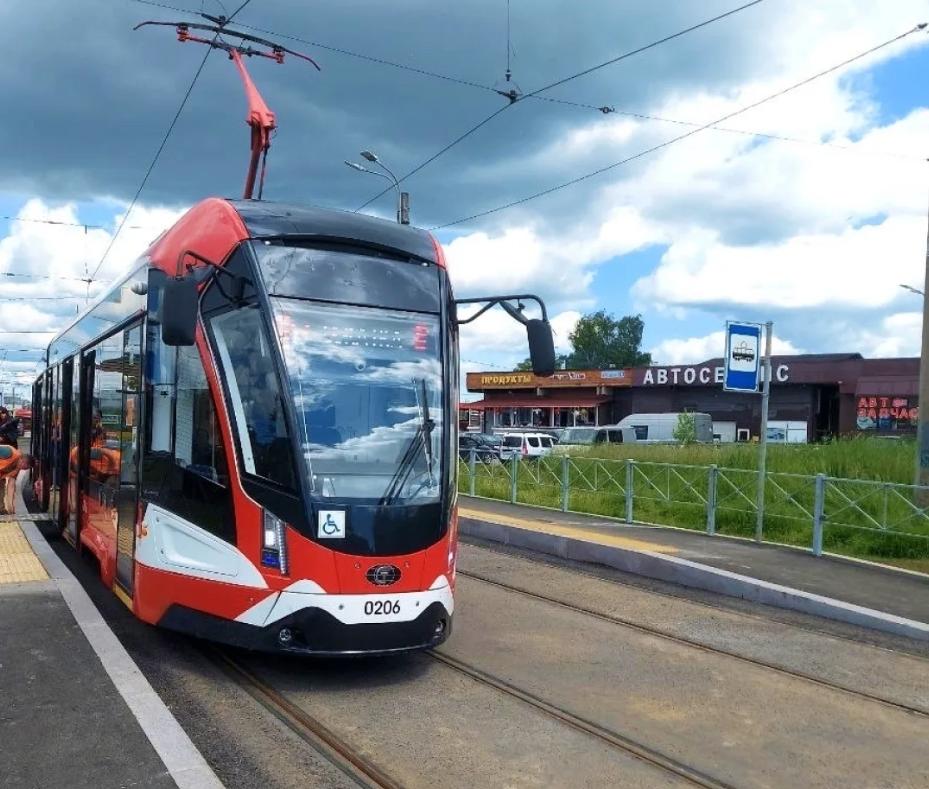 В Петербурге на улицу Руставели вернулся трамвай