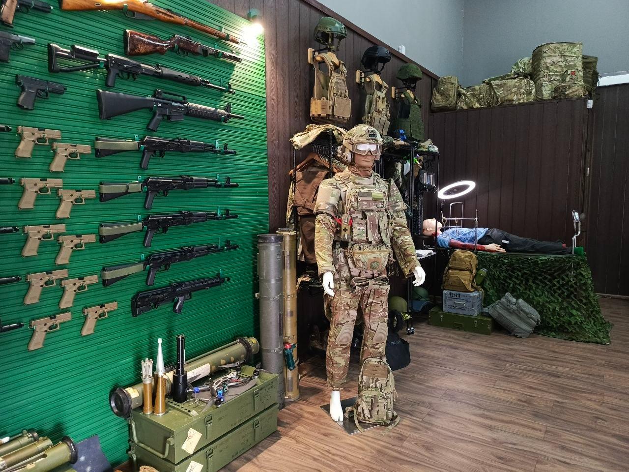 «Такой базы и инструкторов нет ни у кого»: в Приморском районе открылся военно-патриотический клуб ZOV