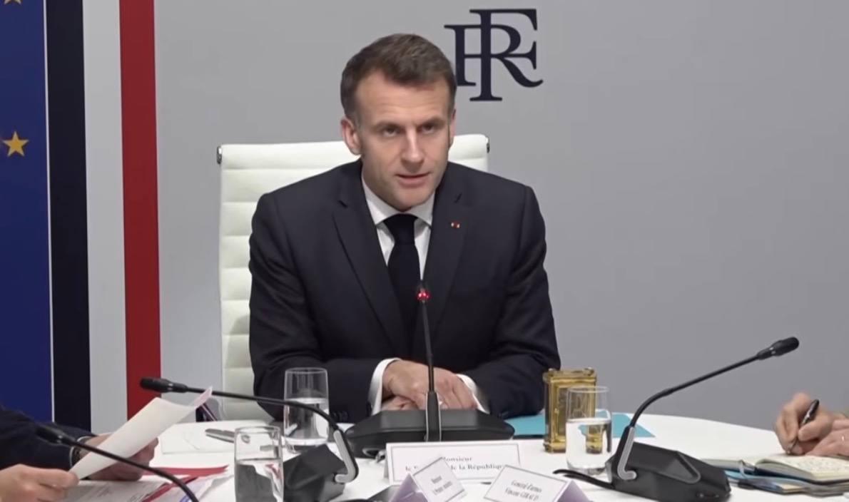 Жена Эрдогана не позволила Макрону поцеловать ей руку