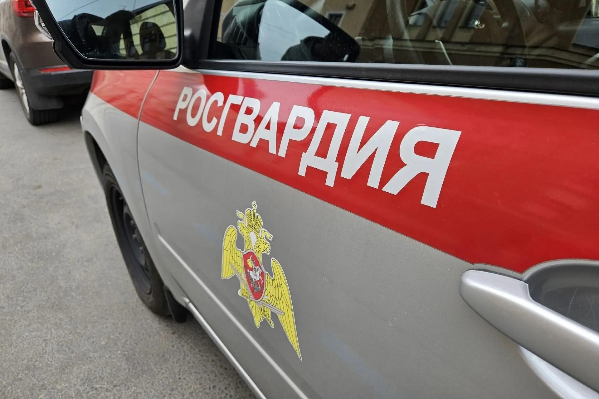 Петербуржца избили и ограбили после отказа дать прикурить
